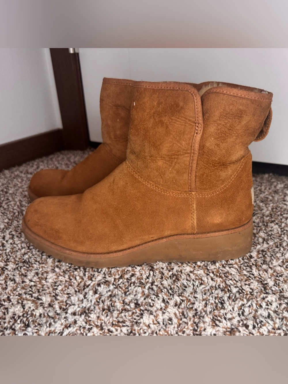 UGG Kristin Women’s Size 8 Chestnut Suede Shearling Wedge Ankle Boots 1012497